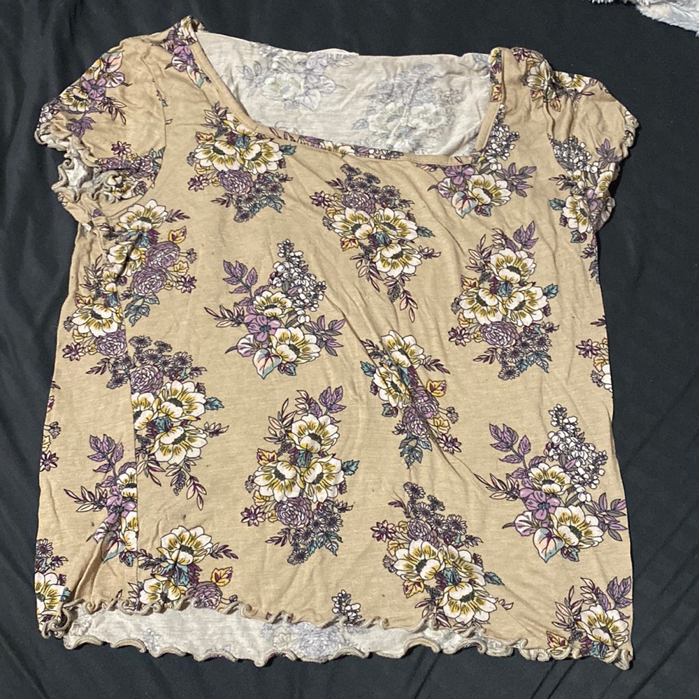 Woman’s floral T shirt